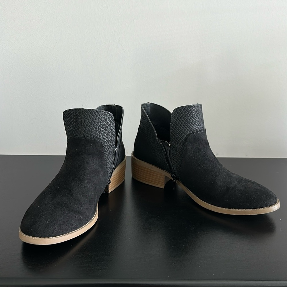 American Eagle Black Booties Sz 6.5‎